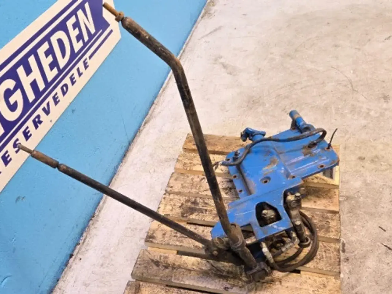 Billede 12 - Ford 8210 Dæksel E4NN7488AA