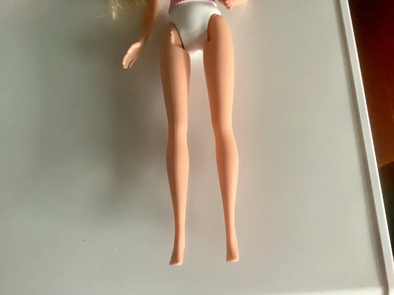 Billede 7 - Barbie dukke med lyst hår.