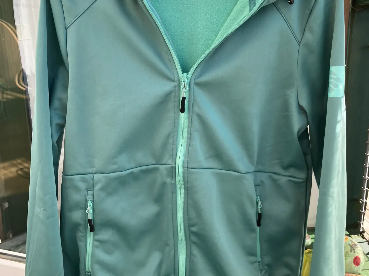 Billede 1 - Ny flot støvet turkisgrøn softshell jakke, 3-lags