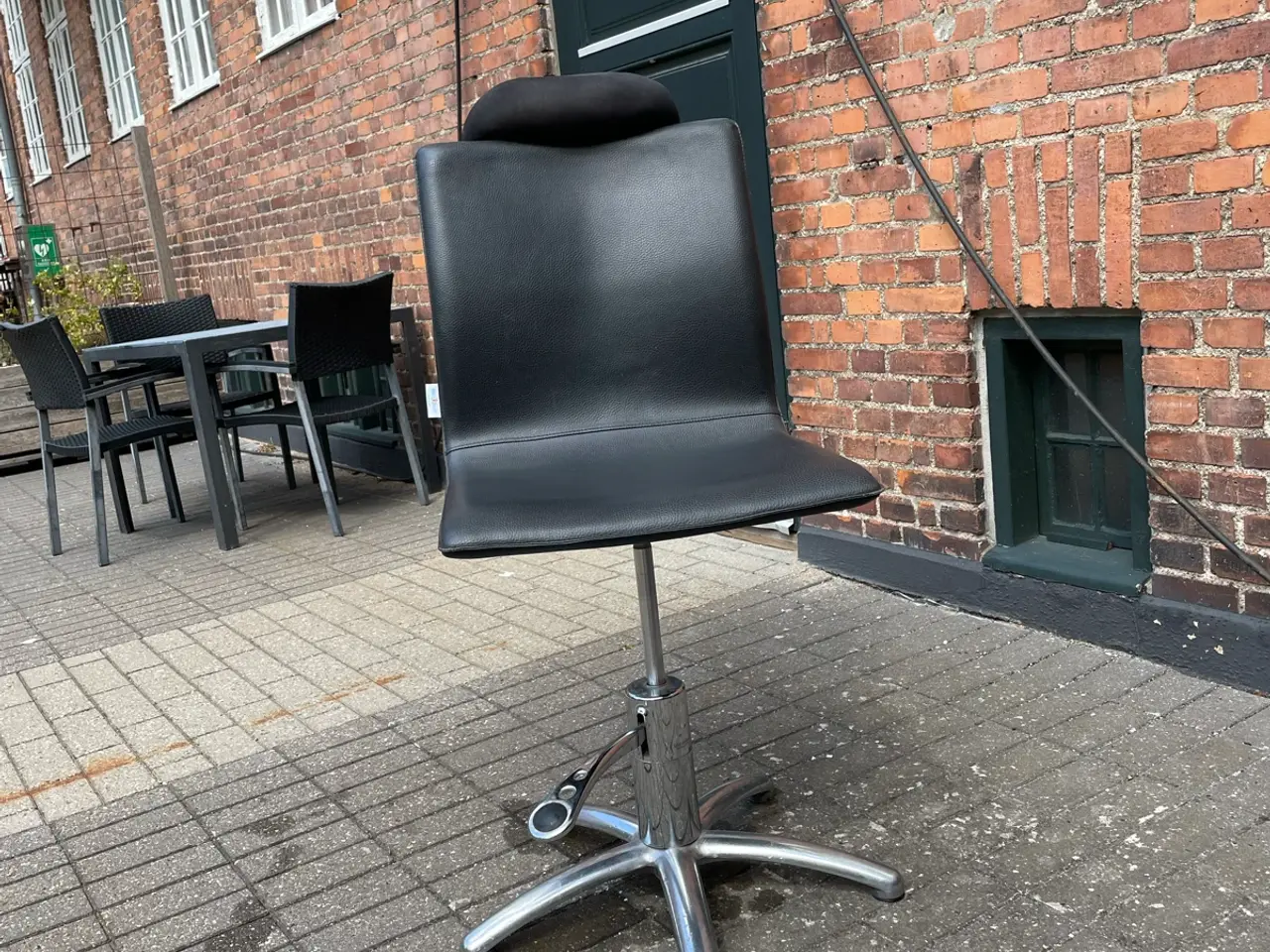Billede 2 - Frisørstol / salonstol – Medical & Beauty