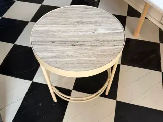 Flot sidebord i marmor fra Nordahl