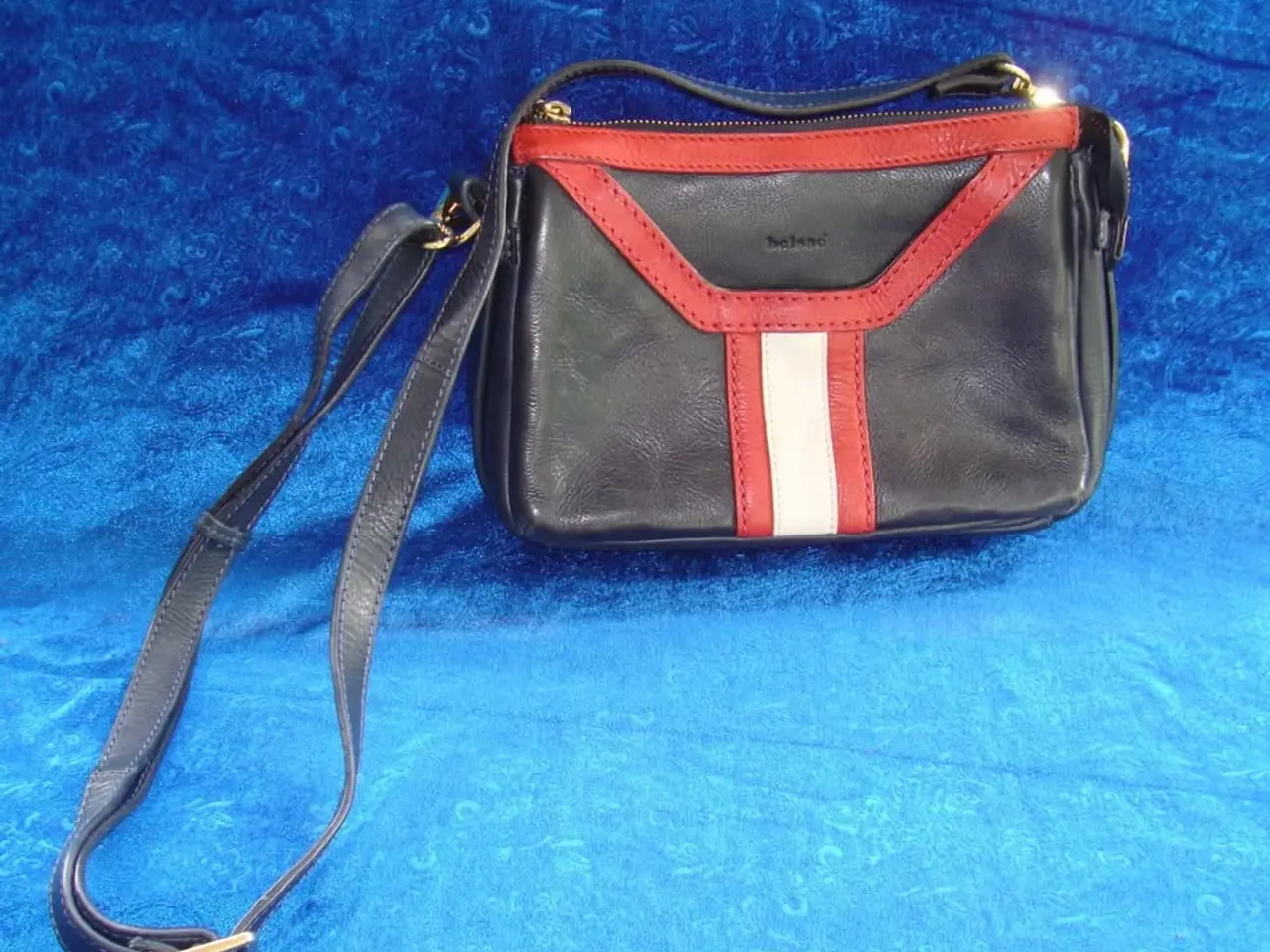 Billede 3 - Crossbody skuldertaske fra Belsac af mrk. Jolee.
