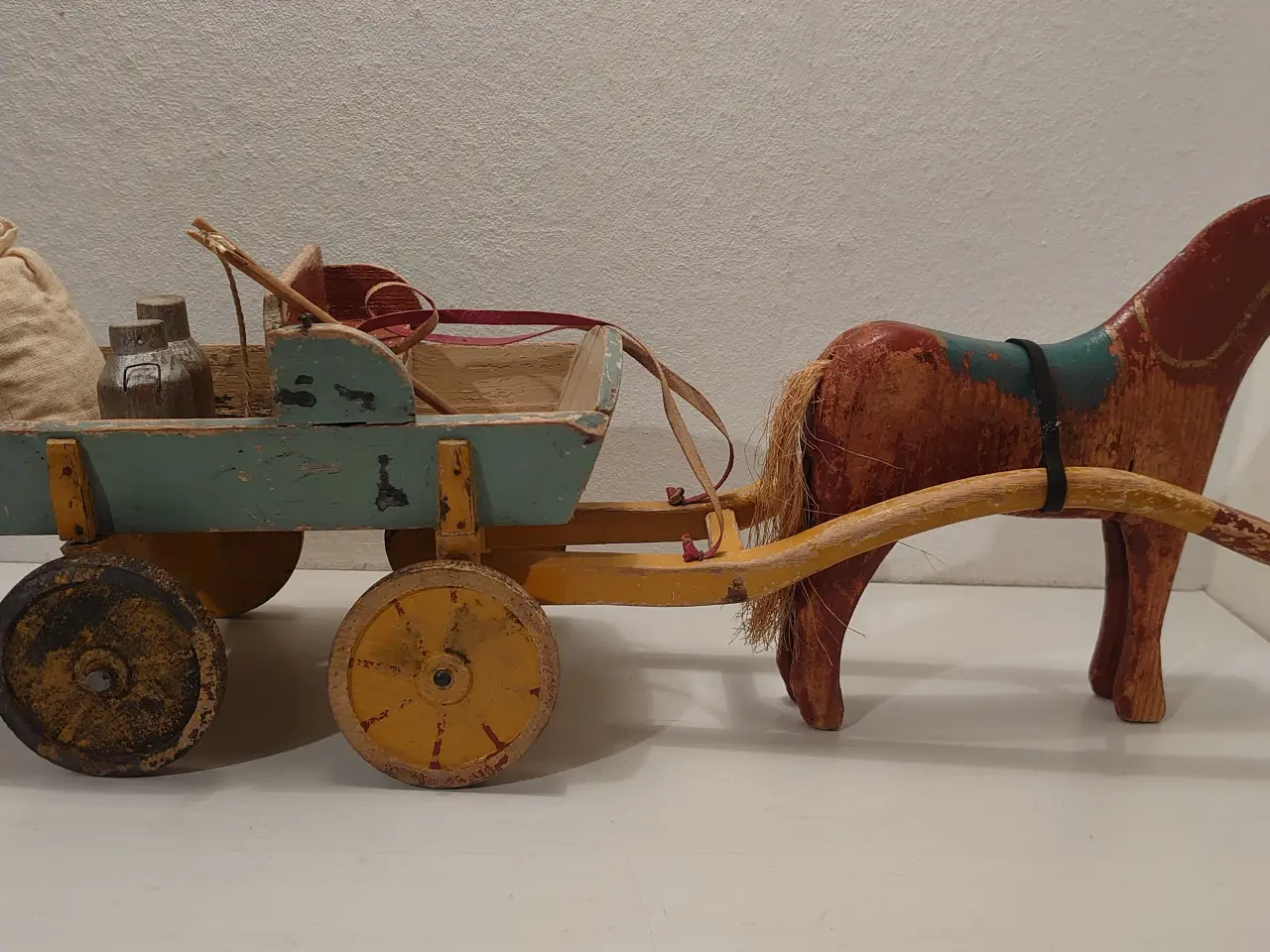 Billede 2 - Fængselslegetøj: Vogn med hest. Ca 1930. L 50cm
