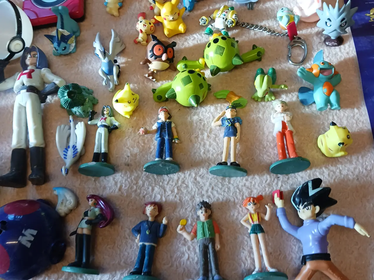 Billede 3 - Pokemon figur, plakat og kort (ca. 16)
