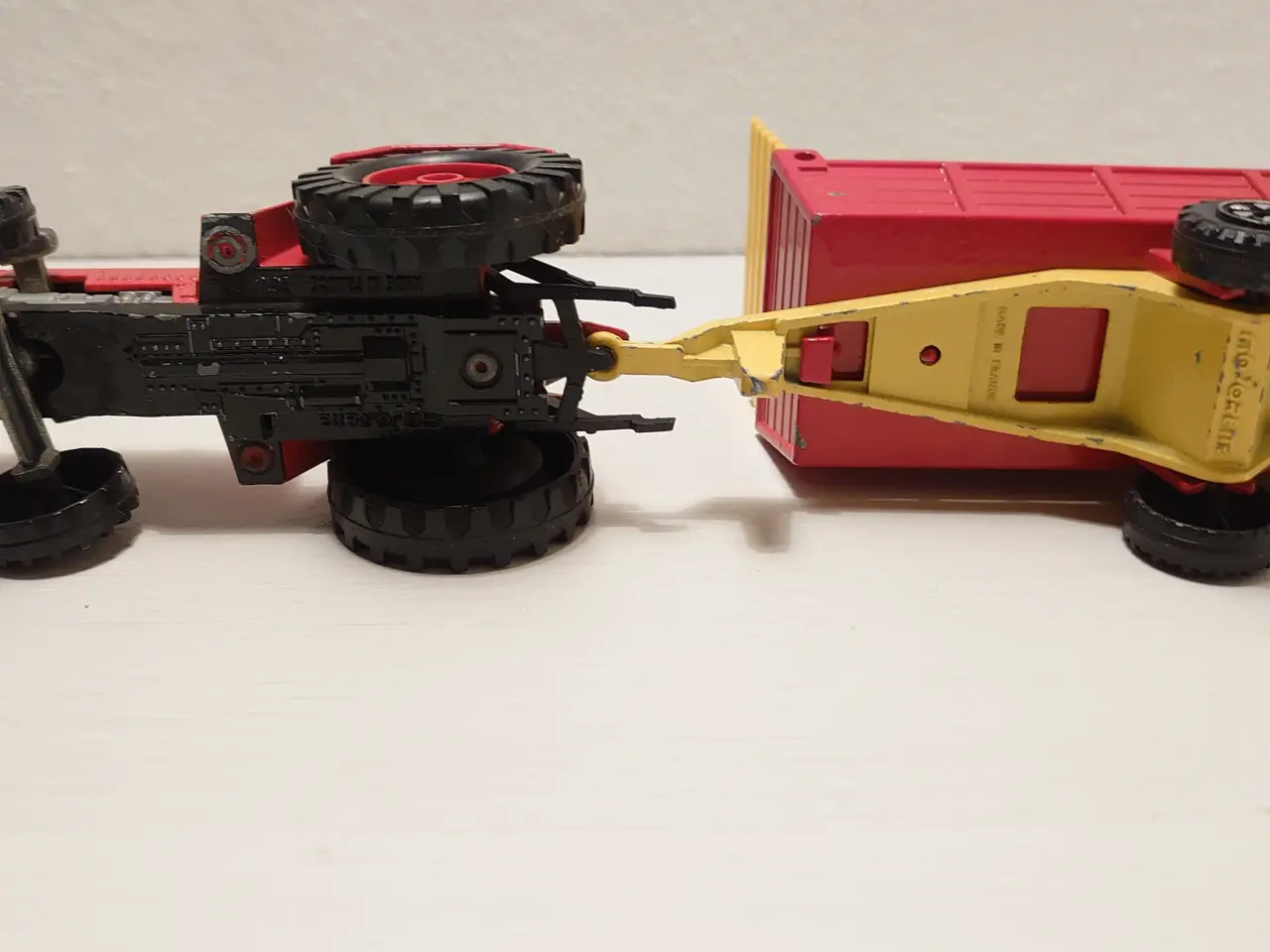 Billede 4 - Vintage modeltraktor med anhænger, Majorette.