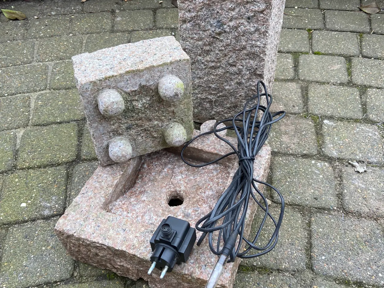 Billede 2 - Havelampe granit, NEDSAT