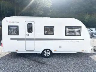2017 - Adria Adora 482 LU   Enkeltsenge-Lamel-Gulvtemp-Mover-Telt