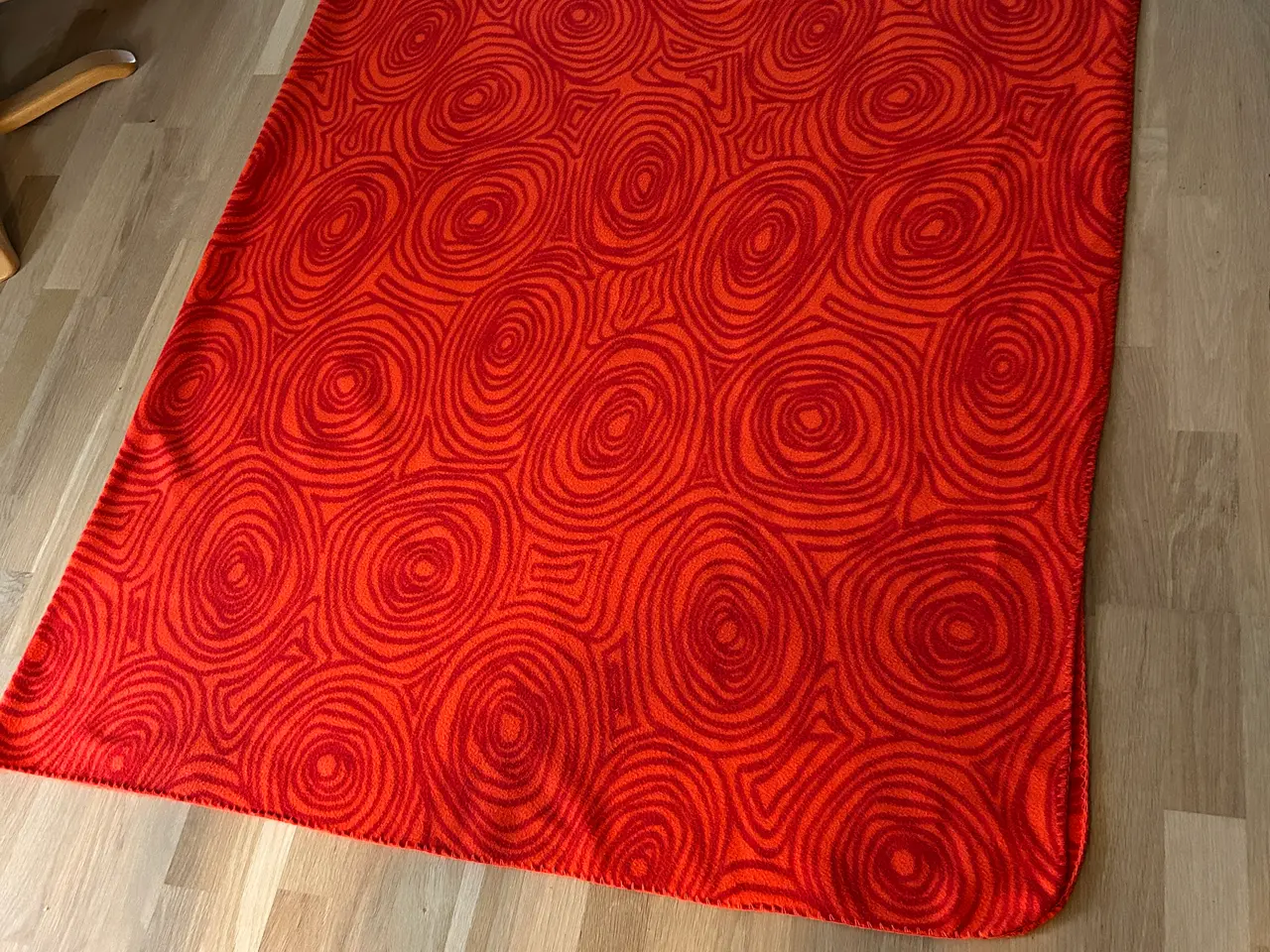 Billede 1 - Plaid i orangerød med cirkler, RETRO