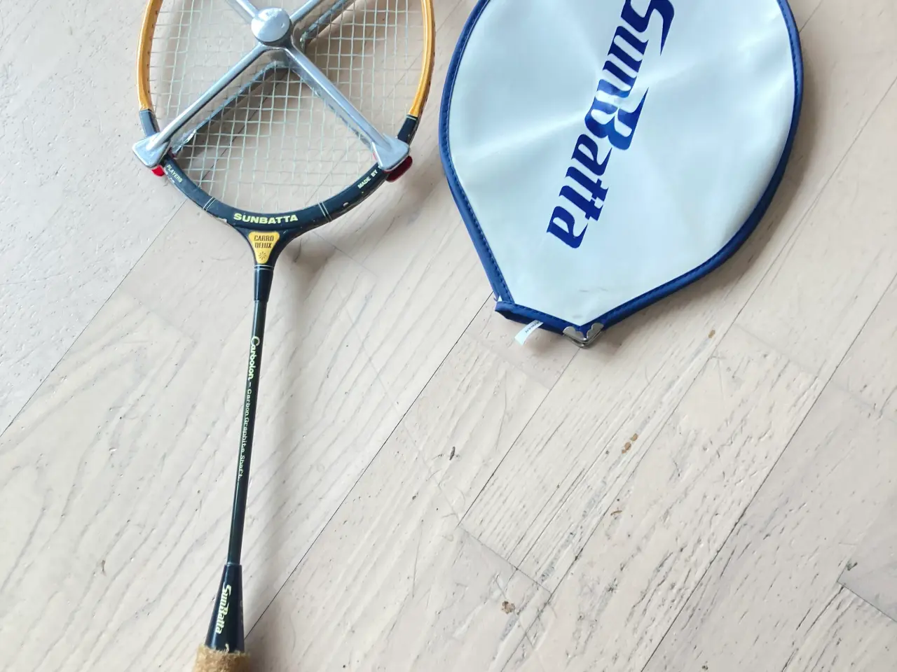 Billede 5 - 3 Badminton Ketsjer, Taske og 6 fjerbolde
