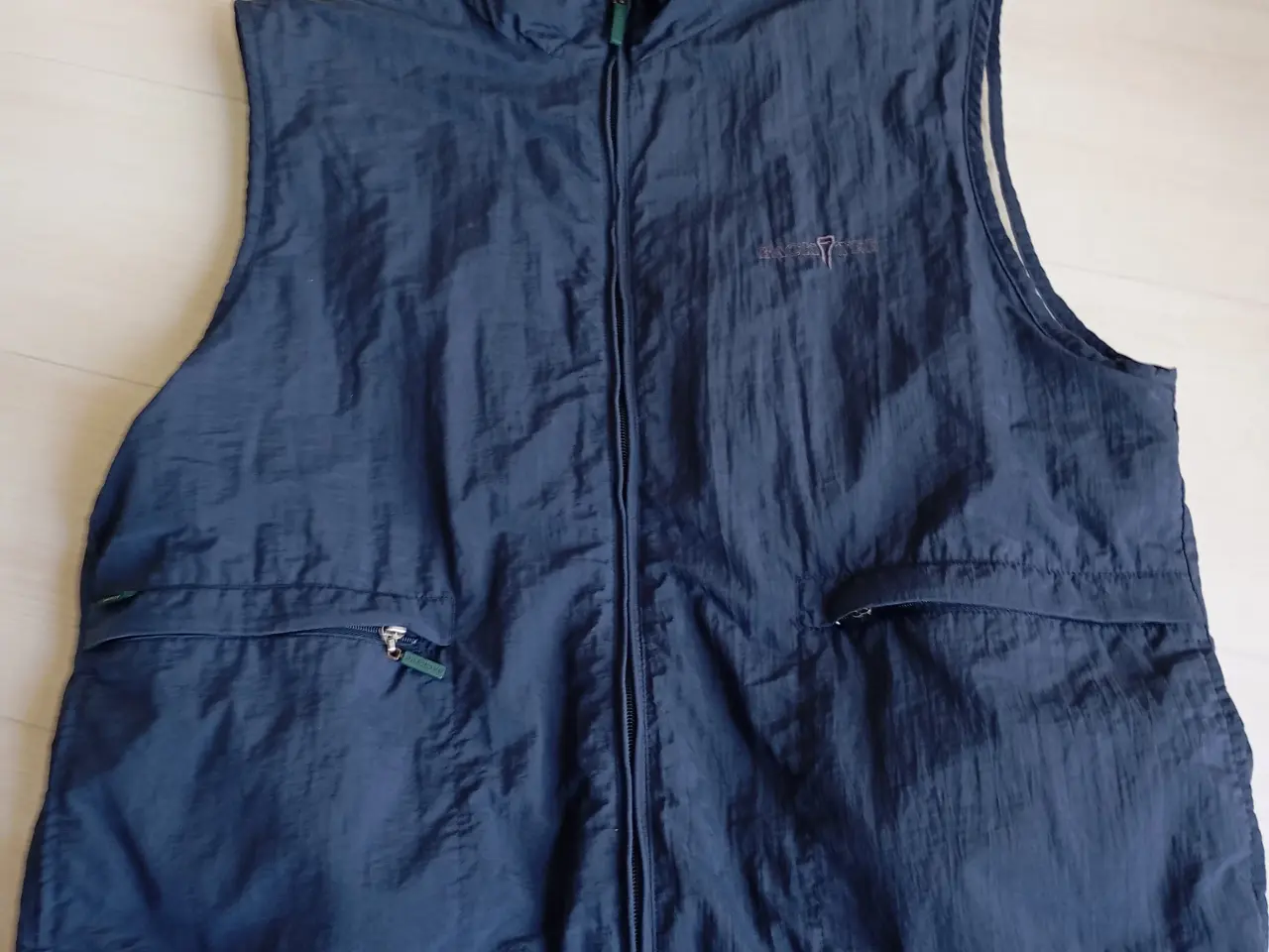 Billede 1 - Vest med mange lommer. BackTee