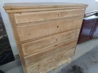 Gammel kommode og glas skab mv