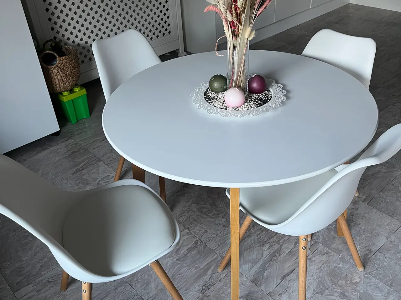 Billede 2 - Spisebord med 4 stole Hvid