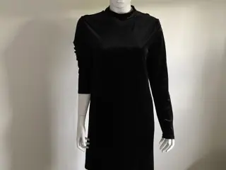 Smukkeste sorte velour kjole