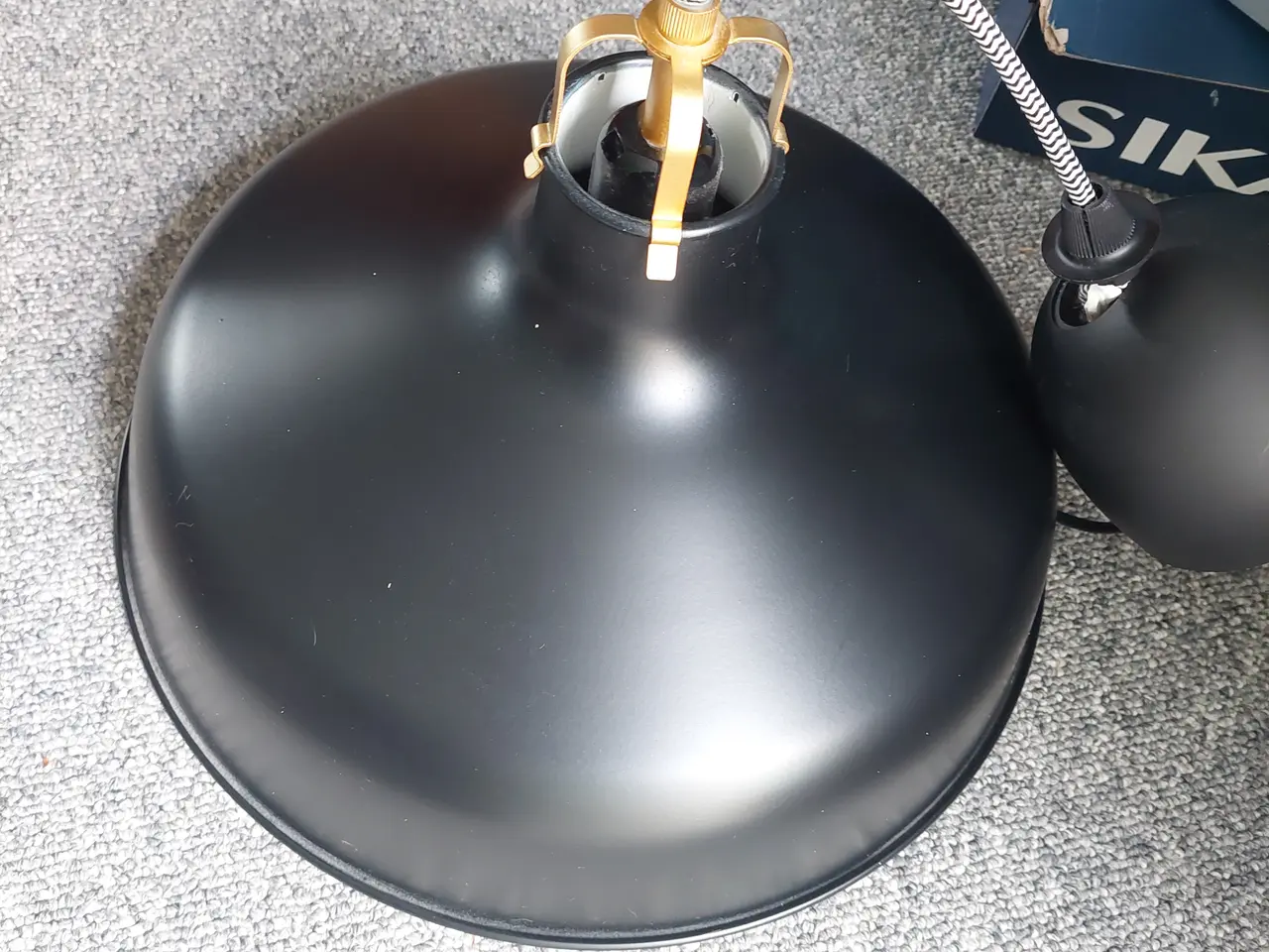 Billede 1 - Loftlampe sort farve metal