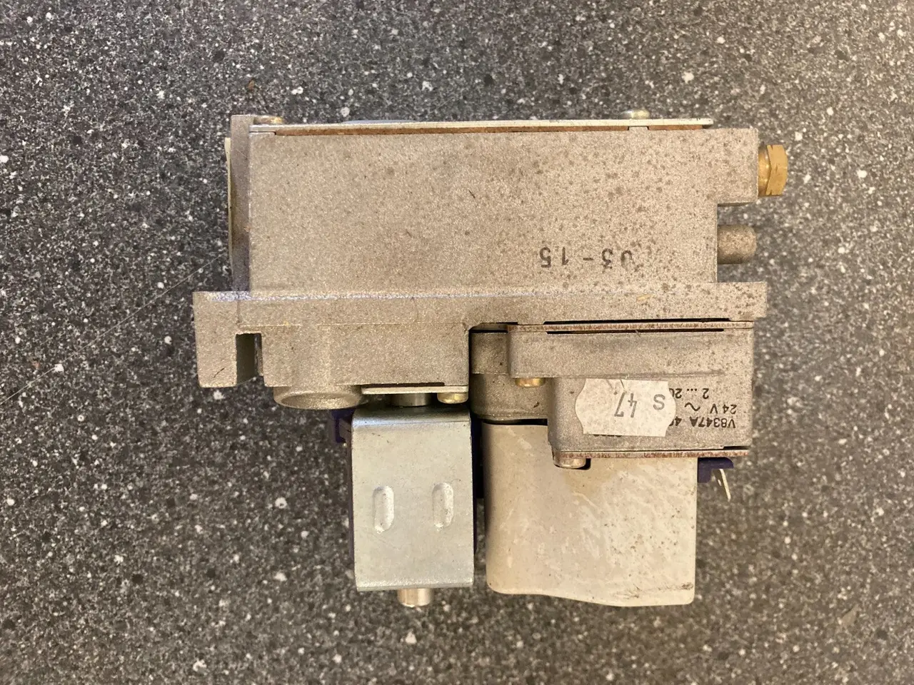 Billede 5 - Honeywell Gas ventil VR8700A 4004 1 Boiler Part