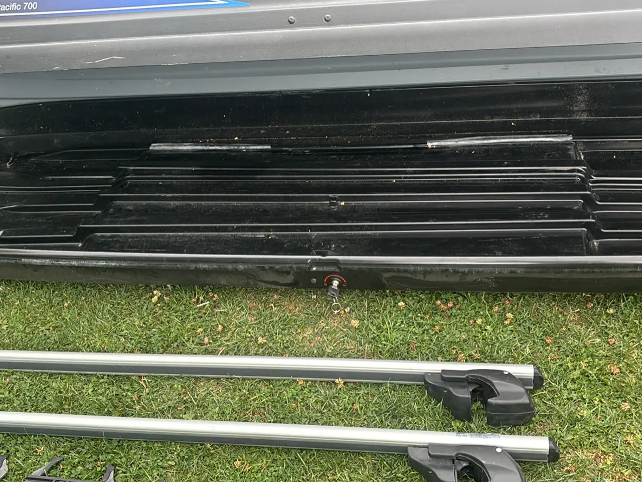 Billede 4 - Tagboks Thule Pacific 700 inkl. bøjler 
