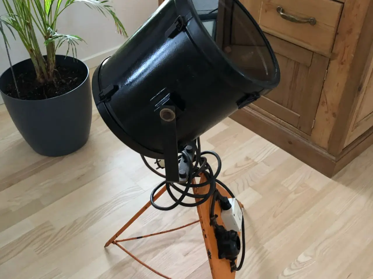 Billede 1 - Gl.industri lampe