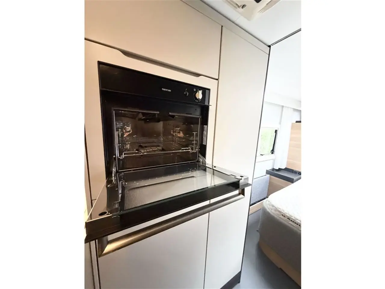 Billede 22 - 2022 - Adria Astella 754 DP Queensbed-Alde-Gulvvarme-El Thule markise