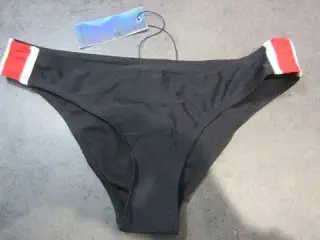 Str. 34, HELT NYE bikinitrusser