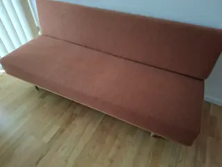 Sovesofa enkelt eg/Lak ben og stel