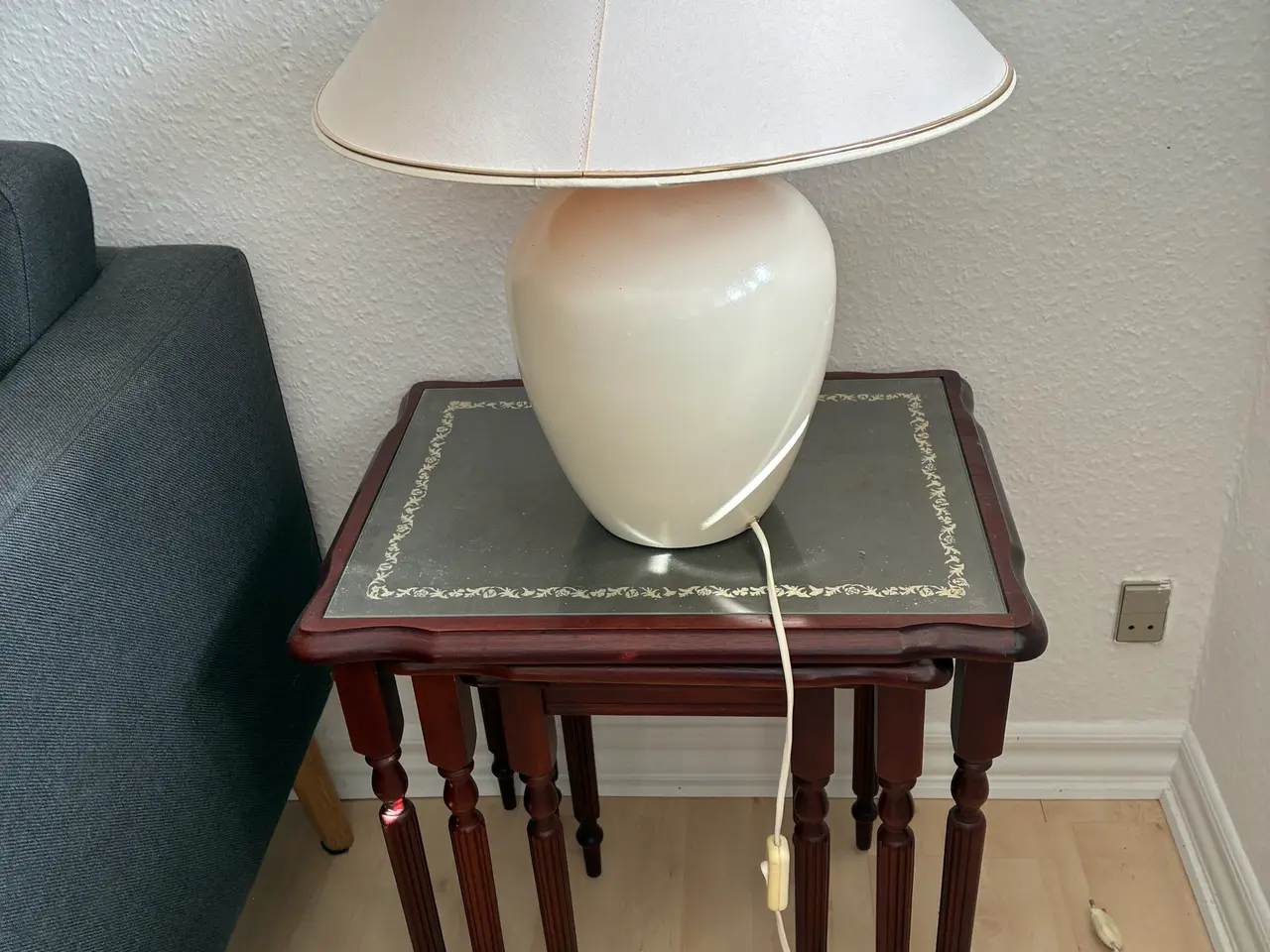 Billede 1 - Bordlampe (200) + 3-2-1 sidebord (100)