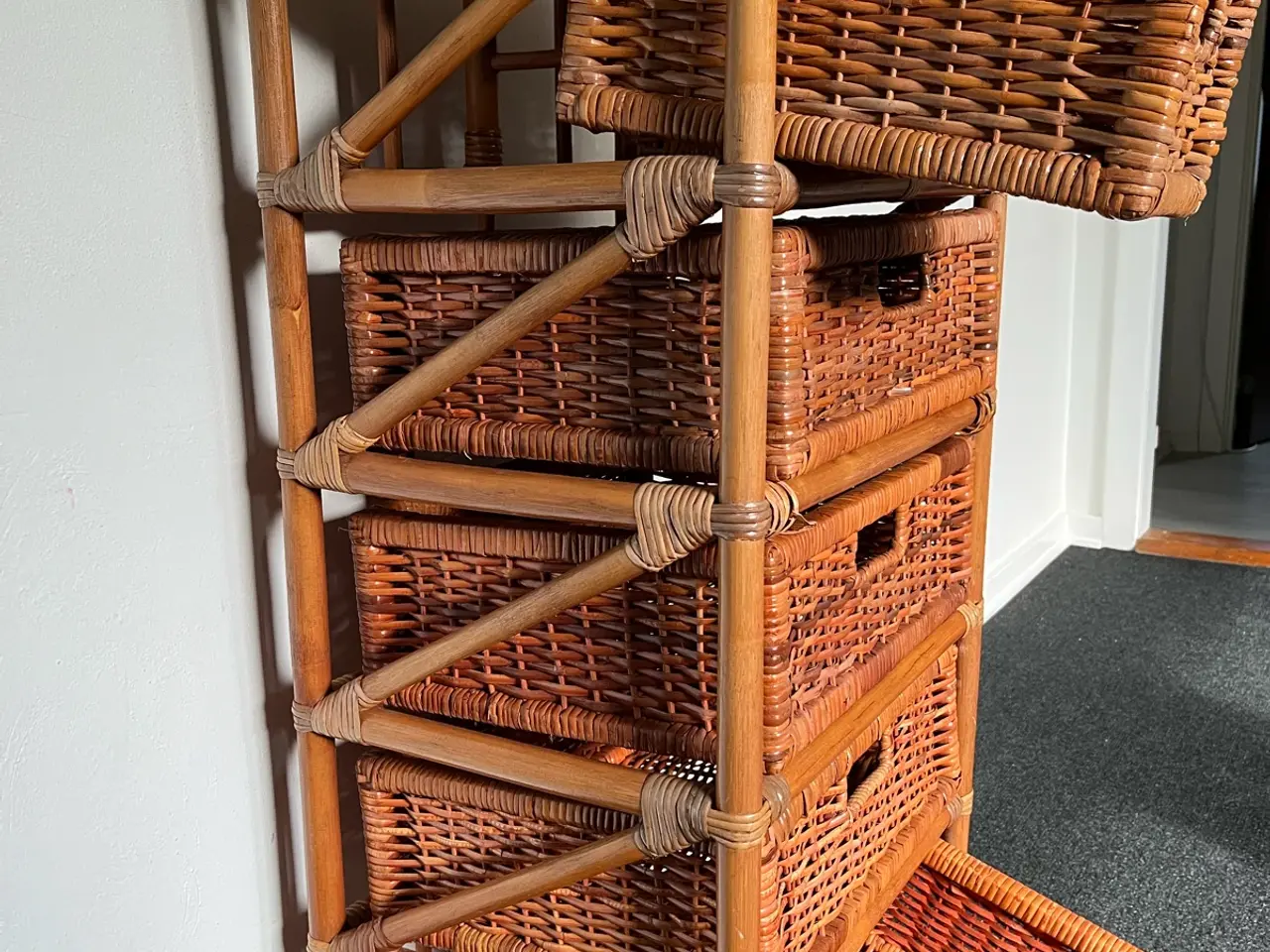 Billede 4 - Charmerende vintage skuffereol i bambus/rattan
