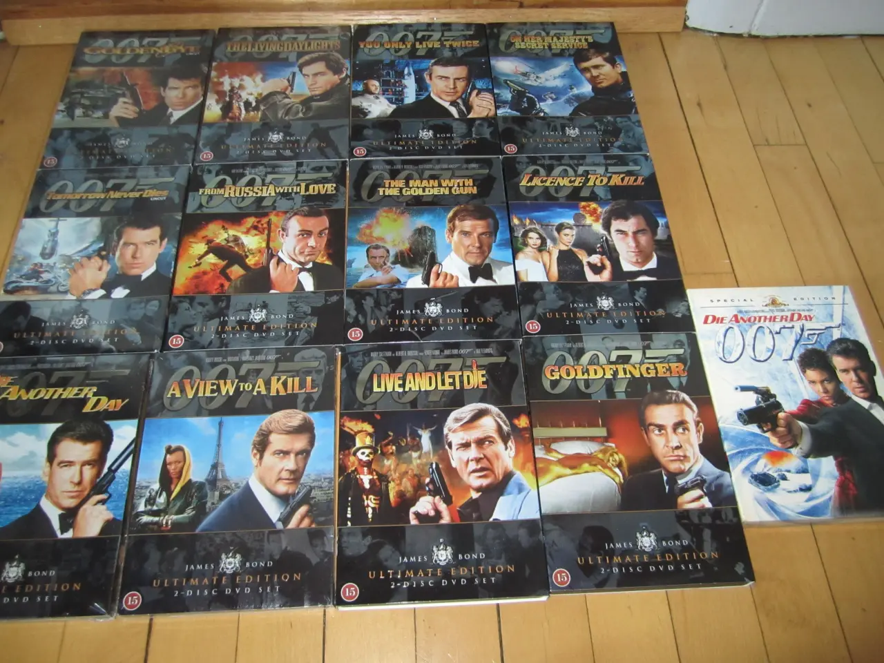 Billede 2 - BYD. JAMES BOND. 13 x Bokse.