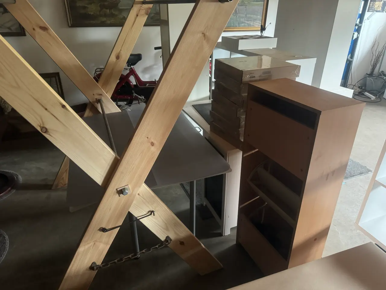 Billede 1 - Ikea reol, skriveborde, skoreol, underlag mv.