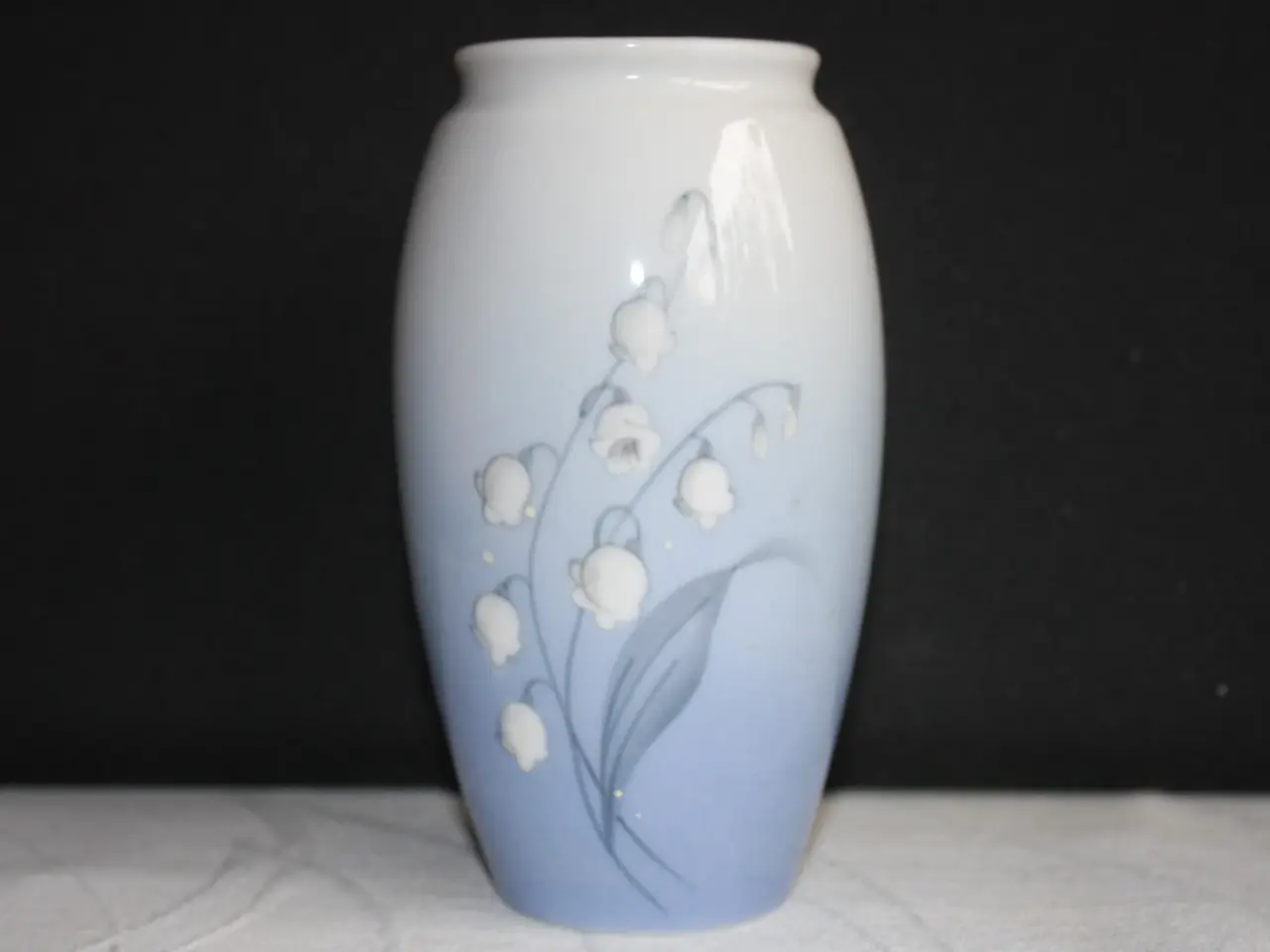Billede 1 - Vase med liljekonval fra Bing og grøndahl