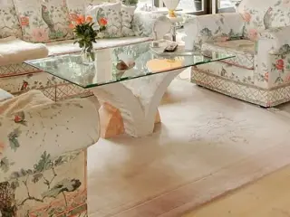 Italiensk designet sofabord med falset glasplade