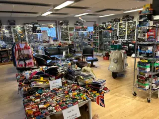 Modelbiler 1:18 mere end 5000 stk på lager