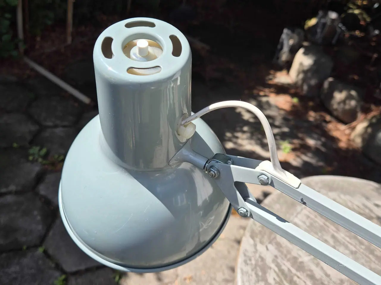 Billede 4 - Velholdt grå arkitektlampe med rækkevidde 
