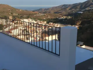 SPANIEN nyreno. ca. 300 år gl.byhus med solvarme.