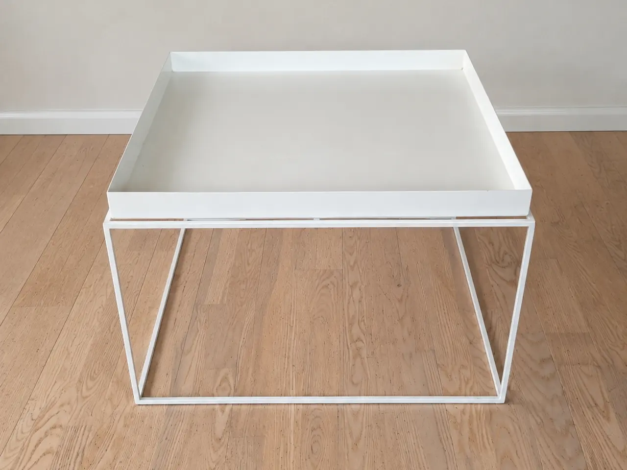 Billede 1 - HAY Tray Table 60×60 cm – hvidt bakkebord