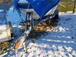 2000 kg bådtrailer men båd