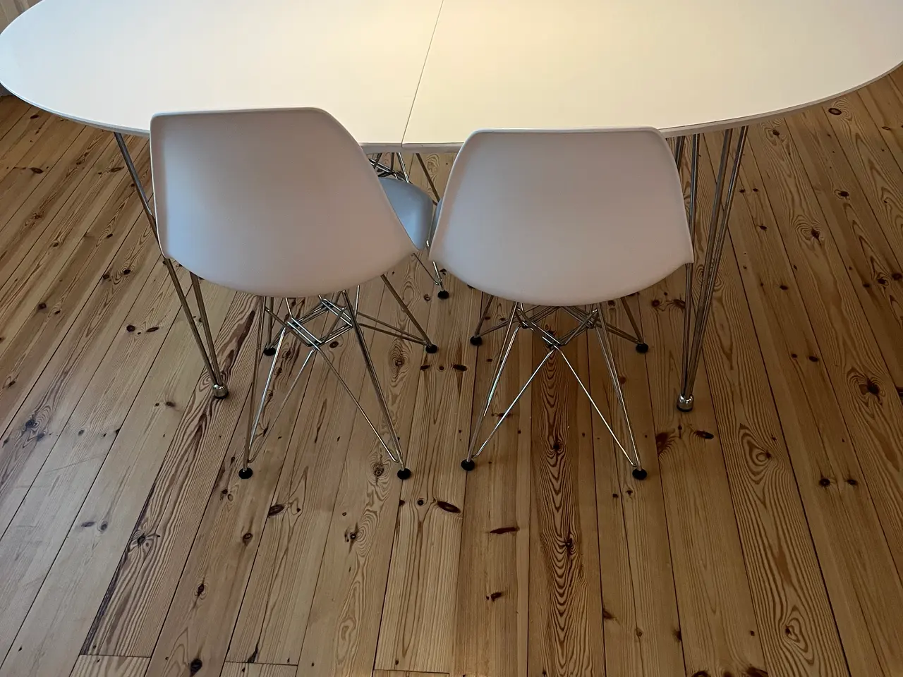 Billede 1 - Piet Hein spisebord og Eames spisebordsstole