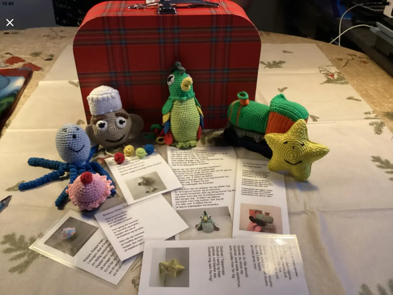 Billede 2 - Sangkuffert med bamser og 1 sang til hver bamse