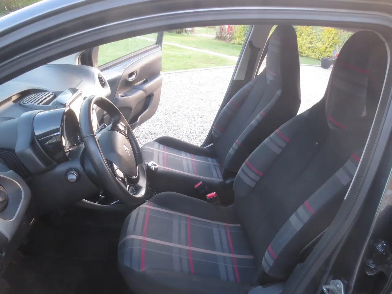 Billede 16 - Pæn Peugeot 108 1.0 E År 16 Nysynet. 