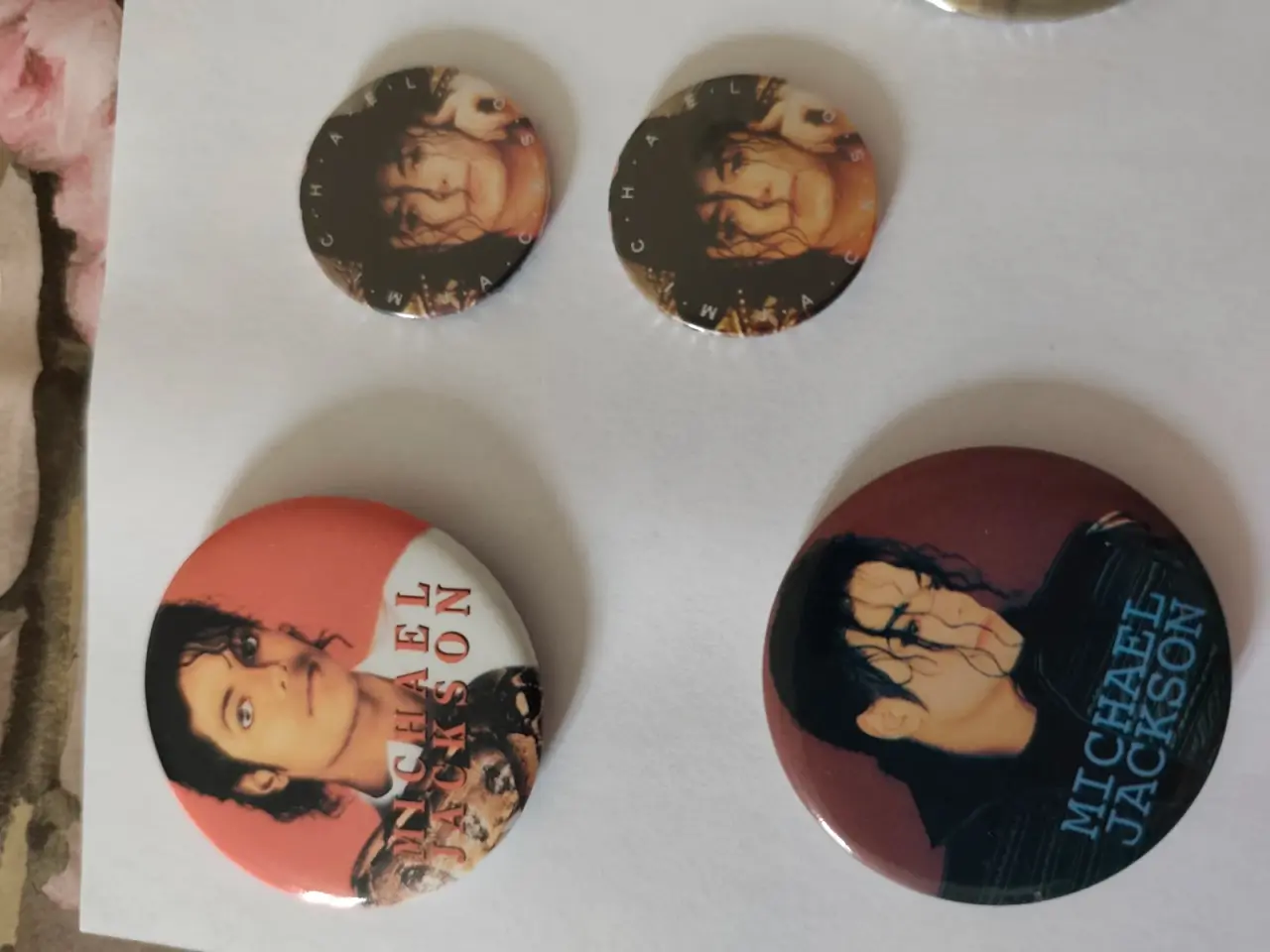 Billede 2 - Broche medalje med Michael Jackson og 3T
