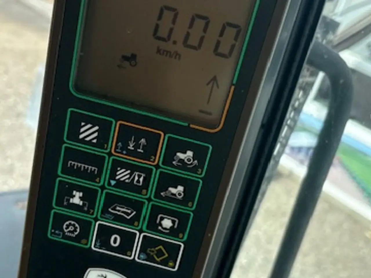 Billede 21 - - - - Traktor udlejes kun 150 kr/time min 4 timer dagligt