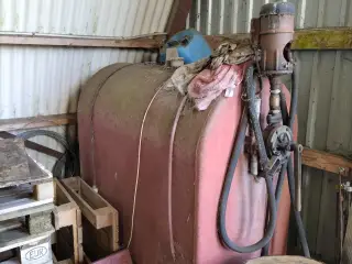 Diesel tank med pumpe