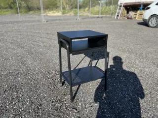 Sort natbord i metal