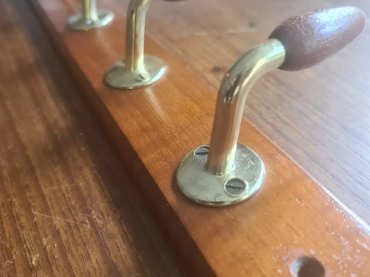 Billede 4 - 2 retro knagerækker i teak og messing - 60’erne