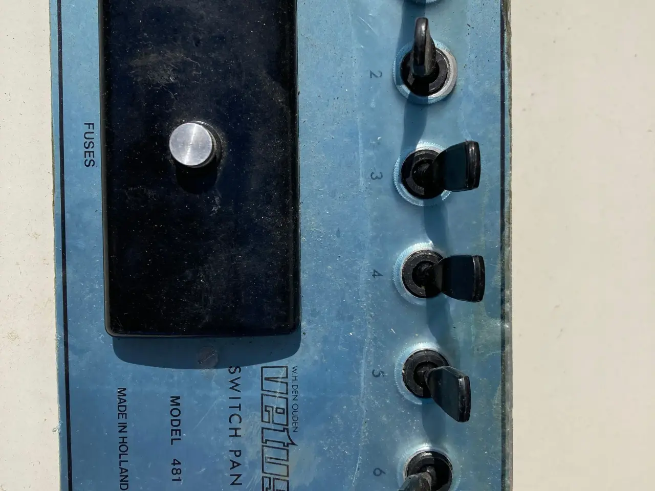 Billede 1 - Kontakt panel med sikringsbox model versus