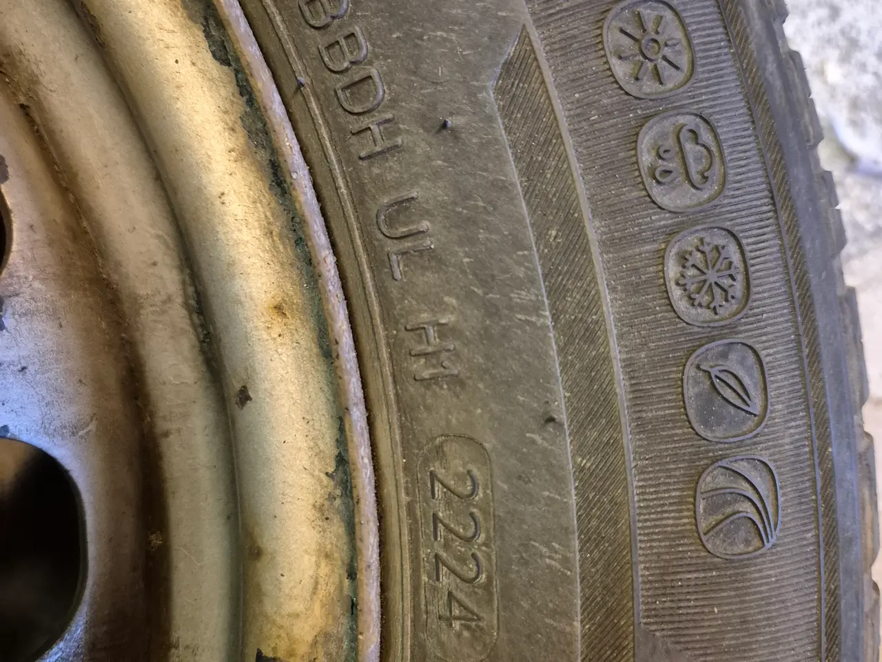 Billede 5 - VW Caddy Helårsdæk på stålfælge 6Jx15 5x112