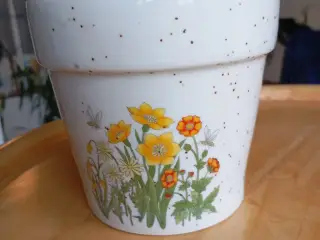 Retro urtepotte med blomster