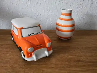 Sparebil og vase