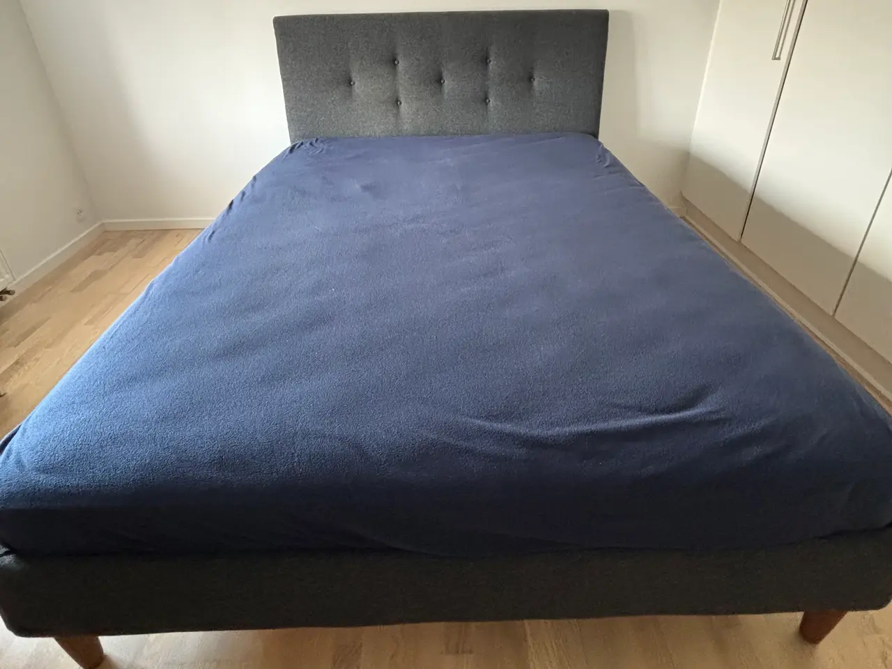Billede 6 - Bed Frame 160x200 + Mattress – Sold Separately or 