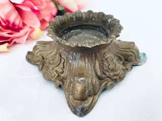 Lysestage med masser af patina