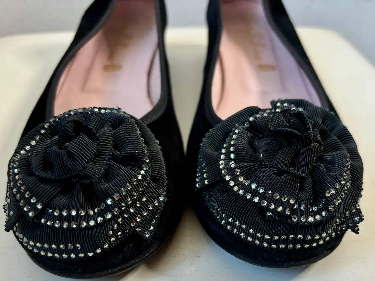 Billede 3 - Pretty Ballerinas, sorte pumps m blomst, str 39